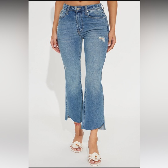 NWOT ❣️👖Distressed Stretch Cropped Flare Jeans - Light Wash Size 15 (32) - Picture 2 of 4